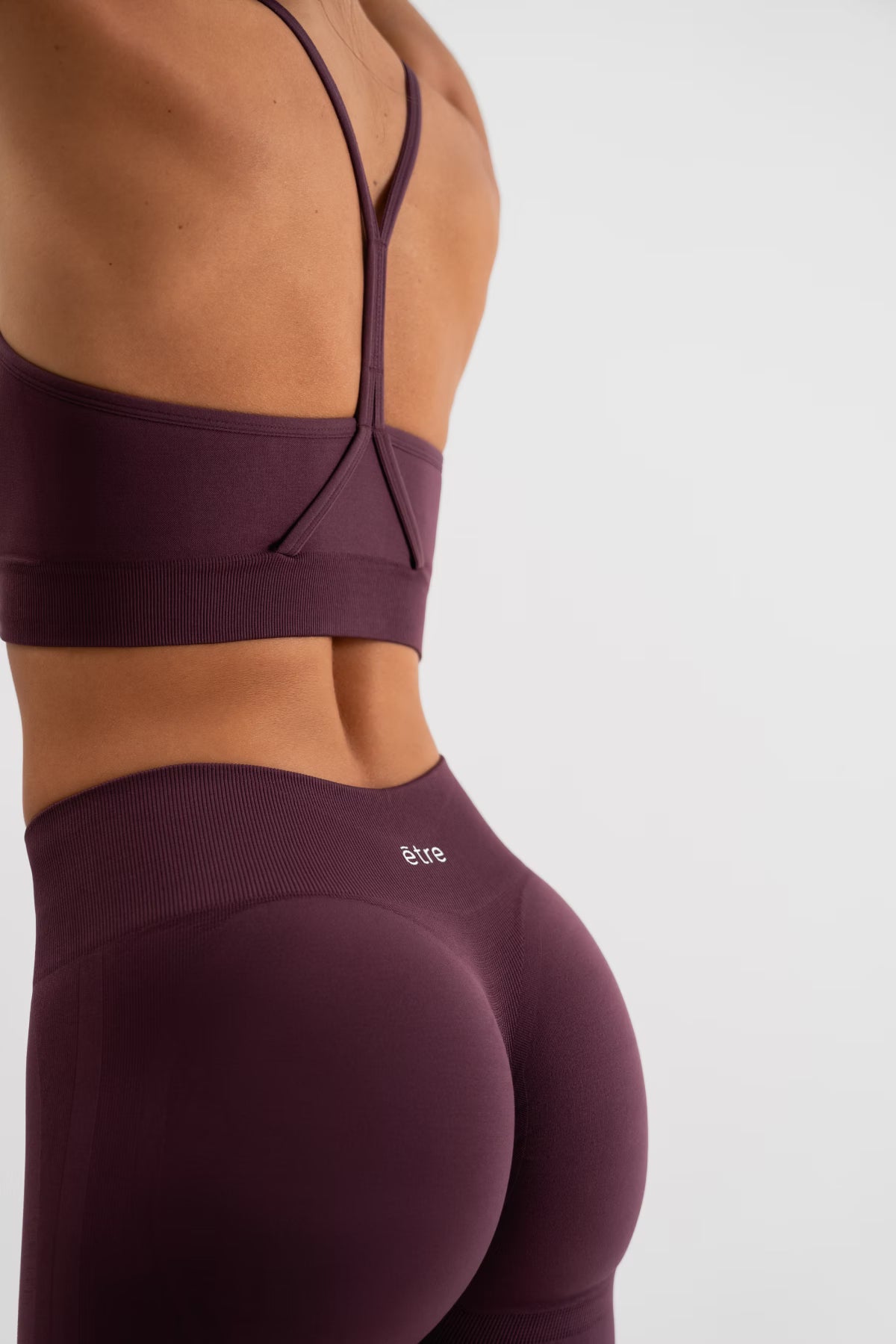 Leggings ActiveFit kolekcija plum tajice i top za fitness straznja strana etre