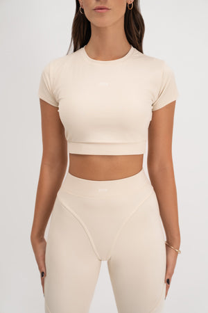 Contour Fit Beige crop top Être - kratki rukavi, okrugli izrez, ženska sportska majica