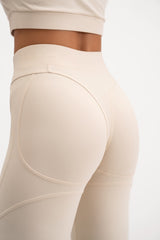 Detalj beige Contour Fit tajica Être - contour šav za savršen fit i oblikovanje, premium ženske sportske tajice