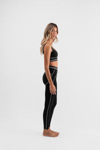 Crne sportske tajice i top Être Noir et Blanc - black and white stripe dizajn, ženska premium sportska odjeća