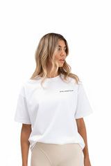 Bijela ženska majica Essentials White Être - oversized fit bočni pogled, kratki rukavi, ÊTRE.ESSENTIALS logo, premium casual odjeća