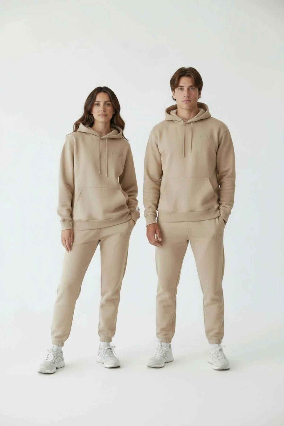 Beige Matchy Tracksuit unisex setovi Être - hoodie s kapuljačom i sportske hlače, matching setovi za parove, premium casual sportska odjeća