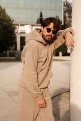 Mocha Matchy Tracksuit set Être - hoodie s kapuljačom i sportske hlače, outdoor lifestyle fotografija, premium unisex casual sportska odjeća za streetwear