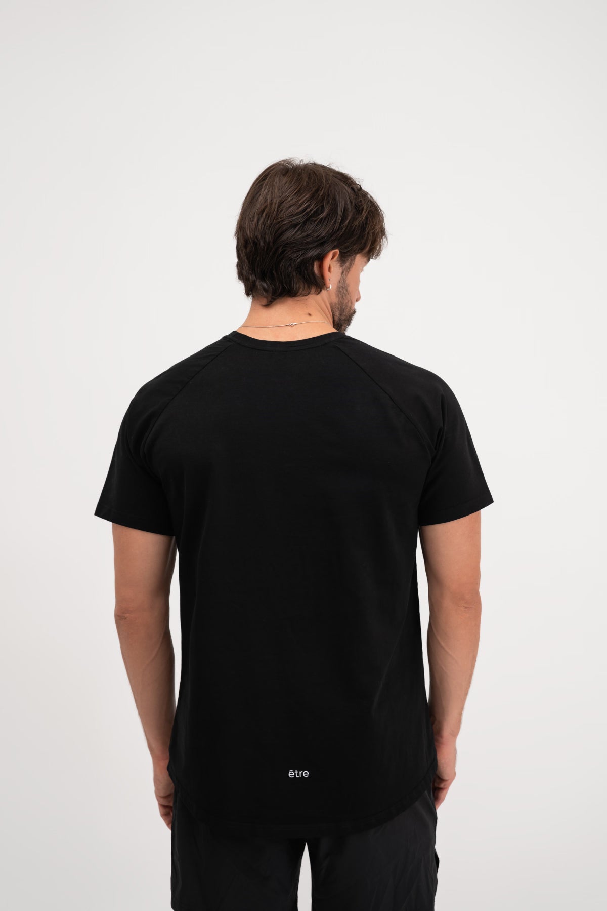 Crna muška majica Perform Black Être - lifestyle stražnja strana, Être logo, premium sportska odjeća za fitness