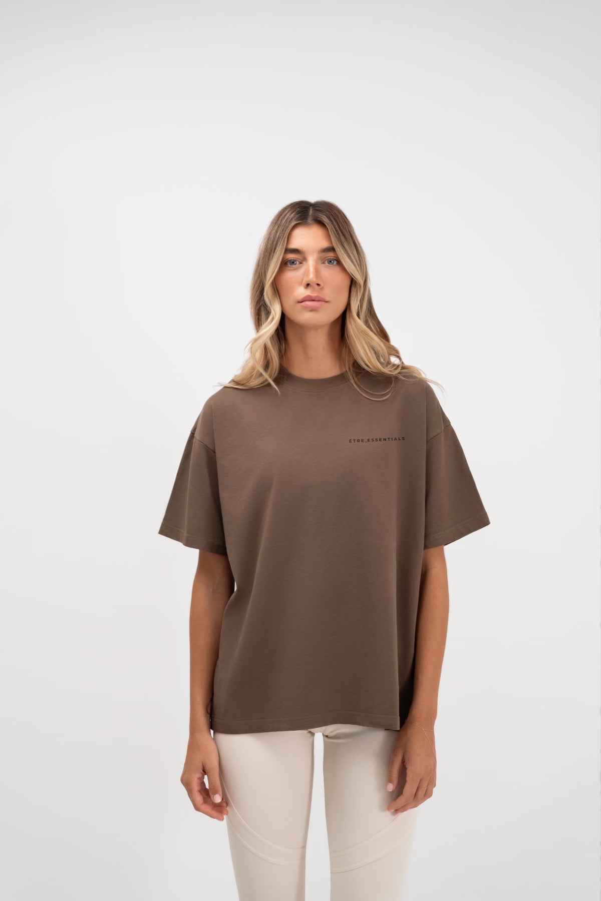 Smeđa ženska majica Essentials Brown Être - oversized fit, kratki rukavi, ÊTRE.ESSENTIALS logo, premium casual odjeća